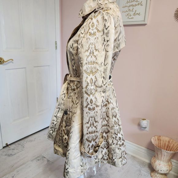 Very stylish EUC BEBE unique trench coat snakeskin python - Picture 3 of 11